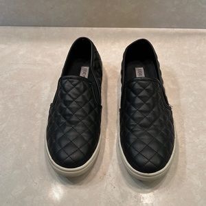 Steve Madden ecentrcq slide on sneakers black and white